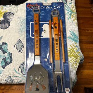 NEW in Box New York Yankees Grilling 3 Piece BBQ Set MLB Baseball